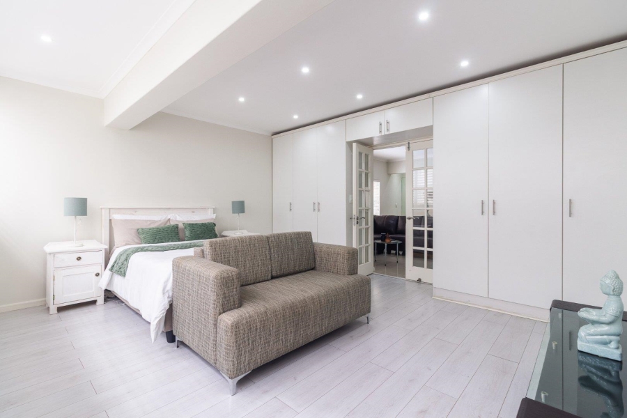 To Let 1 Bedroom Property for Rent in Sea Point Western Cape